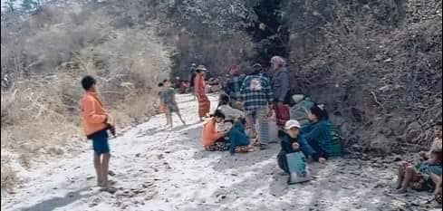 (စစ်ကောင်စီတပ်စစ်ကြောင်းထိုးလာ၍ ပေါက်မြို့နယ်တောင်ပိုင်းမှထွက်ပြေးတိမ်းရှောင်နရသောဒေသခံပြည်သူများ ။ ။ဓါတ်ပုံ-CJ)