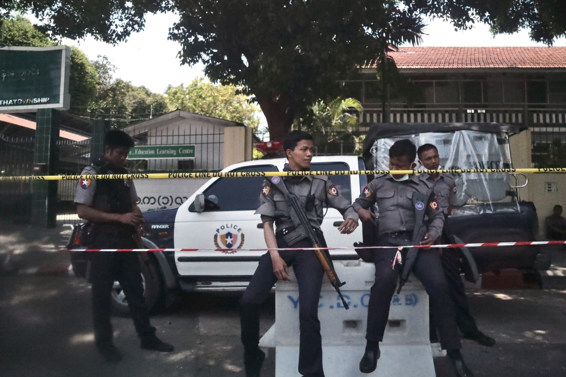 (ရန်ကုန်မြို့တွင် အာဏာသိမ်းစစ်ကောင်စီလက်အောက်ခံ ရဲတပ်ဖွဲ့အချို့ကို ၂၀၂၁ ဇွန်လပိုင်းက တွေ့ရစဉ်၊ ဓာတ်ပုံ − EPA/EFE)