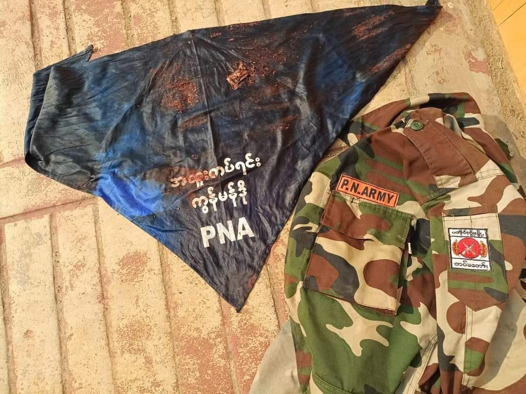 ပအိုပ်အမျိုးသားတပ်မတော်(PNA)မှ ကျန်ရှိသည့် အသုံးအဆောင်အချို့အား တွေ့ရစဥ်၊ ဓာတ်ပုံ - ကရင်နီစစ်ဖက်ဆိုင်ရာ ဗဟိုသတင်းထုတ်ပြန်ရေးအဖွဲ့(KMIC)