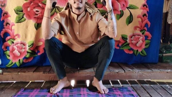 ရေးမြို့ စစ်တပ်လက်အောက်ခံ ပြည်သူ့စစ်တစ်ဦးက လက်နက်နှင့် ကျည်များလာရောက်အပ်နှံဟု ရေးပြောက်ကျားတပ်ဖွဲ့ (YGF)ပြော