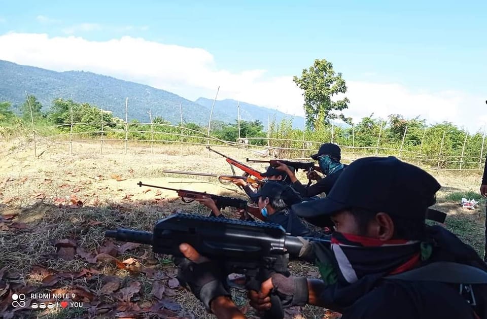 (​တောင်တွင်းPDF တပ်ဖွဲ့ဝင်များ စစ်​ရေး ​လေ့ကျင့်​နေစဥ်။ဓါတ်ပုံ-TDPDF)
