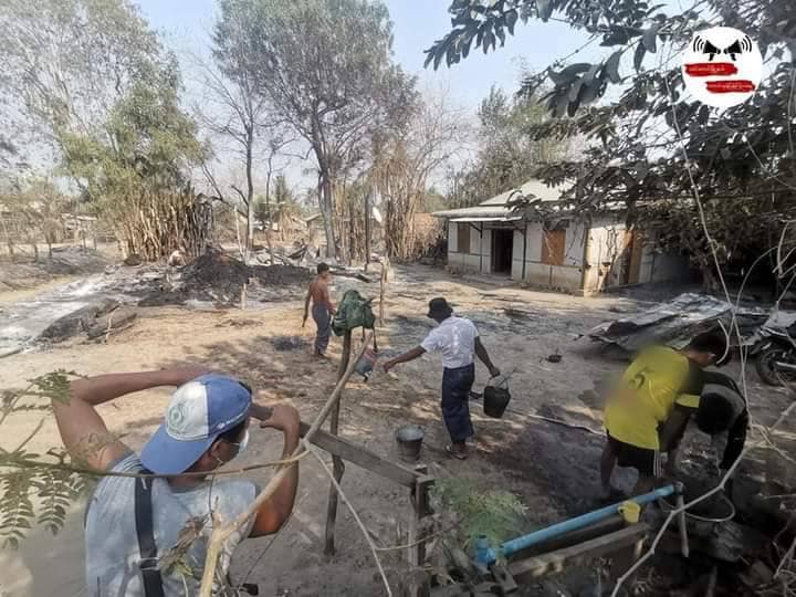 (မီးရှို့ဖျက်ဆီးခံရသော မြောက်နုံးကျေးရွာအား တွေ့ရစဥ်။ ဓာတ်ပုံ-ယင်းမာပင်မြို့နယ်သတင်းမှန်ပြန်ကြားရေး)