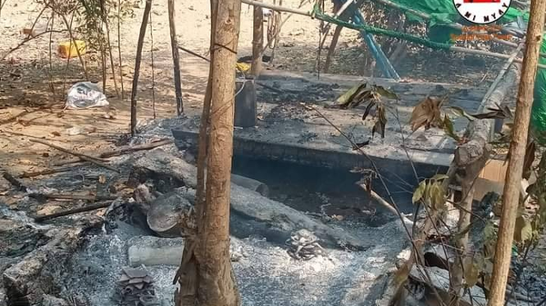 (စစ်ကောင်စီတပ်က စခန်းစီးနင်းဖျက်ဆီးပြီးနောက် တွေ့ရစဥ်။ ဓာတ်ပုံ - အမိမြေ)