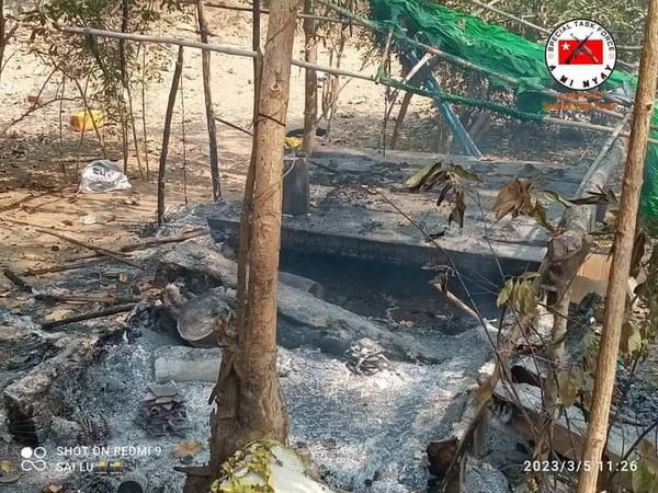 (စစ်ကောင်စီတပ်က စခန်းစီးနင်းဖျက်ဆီးပြီးနောက် တွေ့ရစဥ်။ ဓာတ်ပုံ - အမိမြေ)