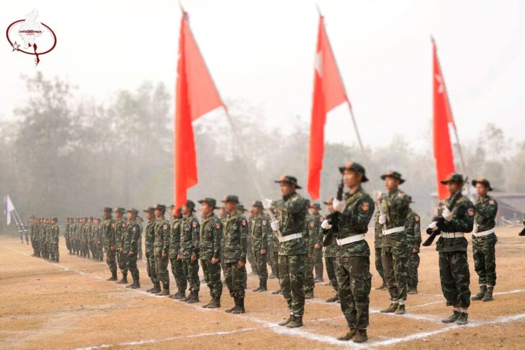 (ဂဠုန်စစ်ကြောင်း မွမ်းမံသင်တန်းဆင်းပွဲ မတ်လ ၄ရက်ကပြုလုပ်နေစဉ်။ ဓာတ်ပုံ - တောင်ပိုင်းစစ်ဒေသ)