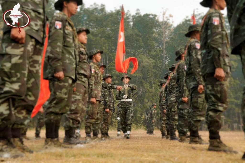 (ဂဠုန်စစ်ကြောင်း မွမ်းမံသင်တန်းဆင်းပွဲ မတ်လ ၄ရက်ကပြုလုပ်နေစဉ်။ ဓာတ်ပုံ - တောင်ပိုင်းစစ်ဒေသ)