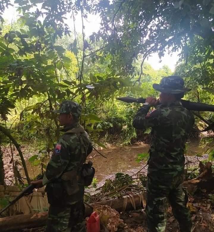 ရှေ့တန်းမှ KNLA တပ်ဖွဲ့ဝင်အချို့။ ဓါတ်ပုံ-KNLA