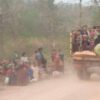 (စစ်တပ်ကထိုးစစ်ဆင်လာ၍ ကရင်နီပြည်နယ်မှ စစ်​ဘေး​ရှောင်ပြည်သူများ ။ဓါတ်ပုံ-KMIC၊CJ)