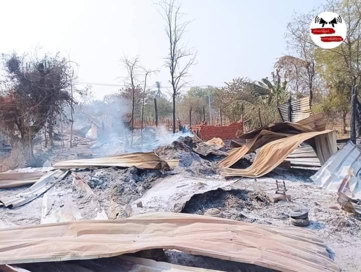 (မီးရှို့ဖျက်ဆီးခံရသော မြောက်နုံးကျေးရွာအား တွေ့ရစဥ်။ ဓာတ်ပုံ-ယင်းမာပင်မြို့နယ်သတင်းမှန်ပြန်ကြားရေး)