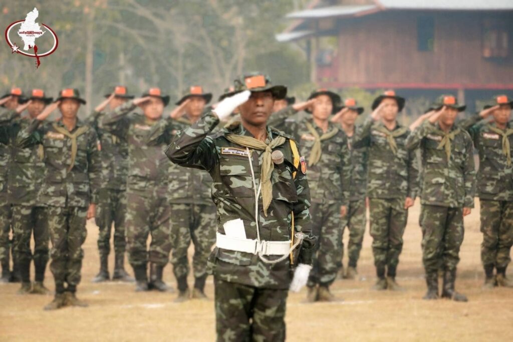(ဂဠုန်စစ်ကြောင်း မွမ်းမံသင်တန်းဆင်းပွဲ မတ်လ ၄ရက်ကပြုလုပ်နေစဉ်။ ဓာတ်ပုံ - တောင်ပိုင်းစစ်ဒေသ)