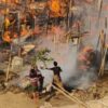 (ဘဂ်လားဒေ့ရှ် Cox’s Bazar ရိုဟင်ဂျာဒုက္ခသည်စခန်းမတ်လ ၅ ရက်ကမီး​လောင်ကျွမ်း​နေမှု။ ။ဓါတ်ပုံ-Getty Images)