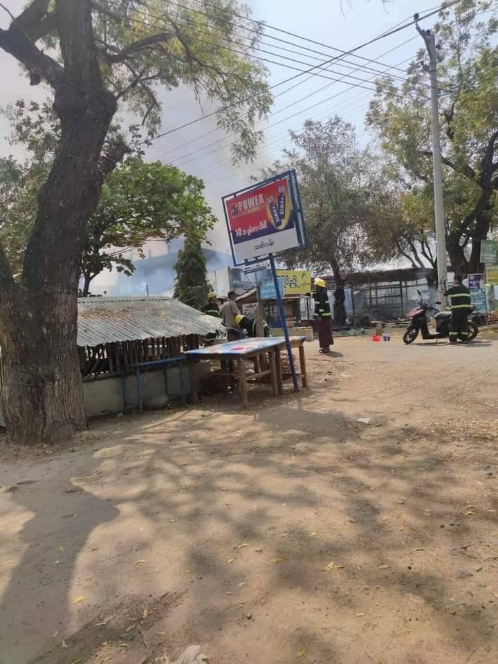 ပျက်စီးသွားသော ဘုတလင်မြို့မစျေးတိုက်တန်းများအား တွေ့ရစဥ်။ ဓာတ်ပုံ-Cj