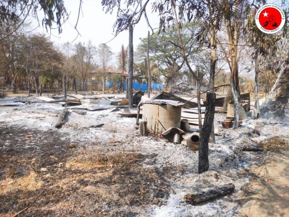 (ပင့်သာရွာမှ နေအိမ်များ မီးရှို့ဖျက်ဆီးပြီးနောက် တွေ့ရစဥ်။ ဓာတ်ပုံ - ကျွန်းလှ - ကန့်ဘလူ တက်ကြွလှုပ်ရှားသူများအဖွဲ့)