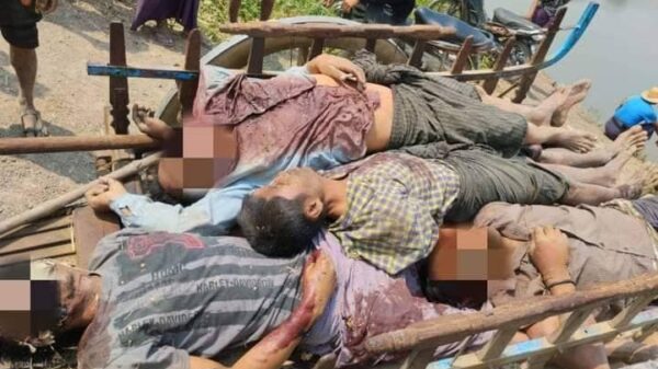 (စစ်ကောင်စီတပ် သတ်ဖြတ်သွားသည့် ဒေသခံများ​၏ ရုပ်အလောင်များအားတွေ့ရစဥ်။ ဓာတ်ပုံ-Cj)