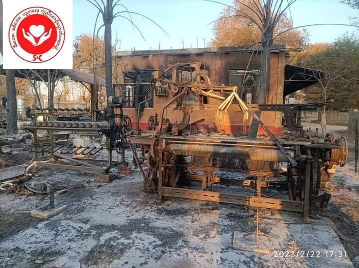 (ထူးကြီးကျေးရွာရှိ စက်ရက်ကန်းစင်တစ်ရာနီးပါးအား စစ်ကောင်စီတပ်က မီးရှို့ဖျက်ဆီးခဲ့စဥ်။ ။ဓာတ်ပုံ - S&C မီးဘေး စစ်ဘေး ပညာရေး ကူညီစောင့်ရှောက်ရေးအဖွဲ့)