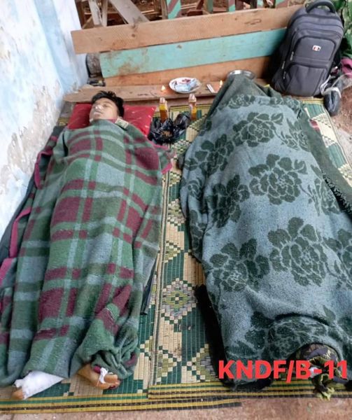 (စစ်ကောင်စီ၏ လက်နက်ကြီးထိမှန်သေဆုံးခဲ့ရသည့် (၁၀)ကျော်သက်အရွယ်ညီအကိုနှစ်ဦး​၏ ရုပ်အလောင်းအားတွေ့ရစဉ်။ ဓာတ်ပုံ - KNDF)