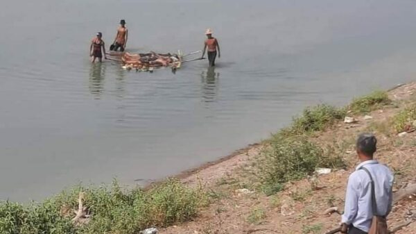 (စစ်တပ်ကသတ်ဖြတ်ခဲ့​သော တာတိုင်ရွာမှပြည်သူအချို့၏ ရုပ်အ​လောင်းအချို့ကို မတ်လ ၃ ရက်ကသယ်​ဆောင်လာစဥ်။ဓါတ်ပုံ-CJ)