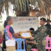 (အလင်းဝင်လာသည့် တပ်နှင့်ရဲများကို ကာကွယ်ရေးဝန်ကြီးဌာန အသိအမှတ်ပြု လက်မှတ်များပေးအပ်နေစဥ်။ ဓာတ်ပုံ - နဂါးနီစစ်ကြောင်း)