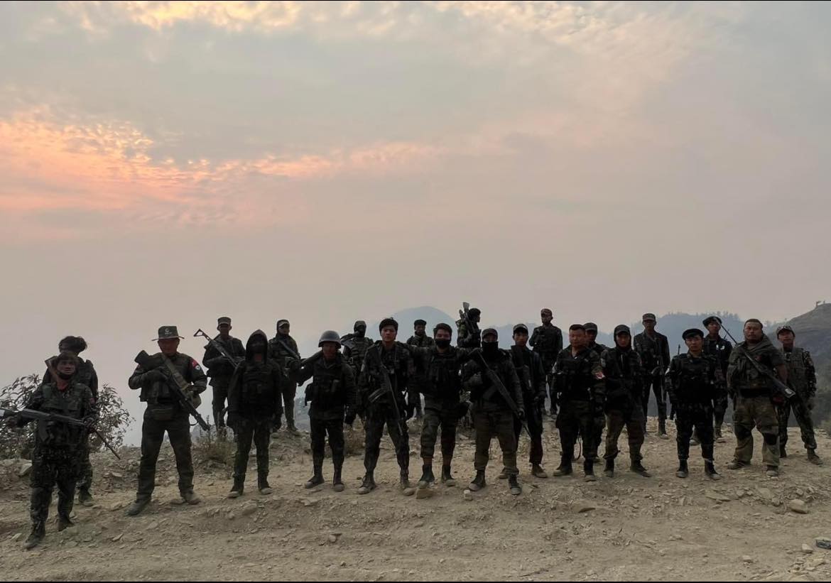 (ချင်းဒေသကာကွယ်ရေးတပ်(CDF) CDM-SIYINမှ ရဲဘော်များအား တွေ့ရစဥ်။ ဓာတ်ပုံ - CDF SIYIN)