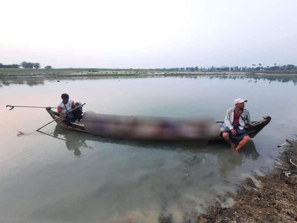 (အကြမ်းဖက်စစ်ကောင်စီအဖွဲ့ သတ်ဖြတ်ခဲ့သော အရပ်သားပြည်သူများအား ဆယ်ယူပြီး မီးသဂြိုလ်ရန် ပြင်ဆင်နေစဥ်။ ဓာတ်ပုံ - Aung San Pyae Oo)