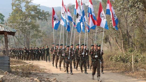 (CNF/CNA တပ်ဖွဲ့ဝင်များနှင့် ပလက်ဝCDF တပ်ဖွဲ့ဝင်အချို့ကိုရှေ့တန်းတစ်နေရာတွင်တွေ့ရစဥ်။ဓါတ်ပုံ-CNA၊CDF)
