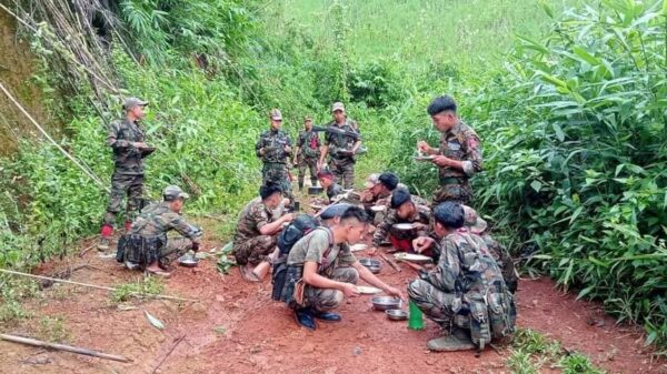 (CNF/CNA တပ်ဖွဲ့ဝင်များနှင့် ပလက်ဝCDF တပ်ဖွဲ့ဝင်အချို့ကို​ရှေ့တန်းတစ်​နေရာတွင်​တွေ့ရစဥ်။ဓါတ်ပုံ-CNA၊CDF)