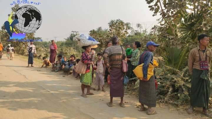(ထွက်ပြေးတိမ်းရှောင်နေရသော ပြည်သူများအား တွေ့ရစဥ်။ ဓာတ်ပုံ- ခင်ဦးမြို့နယ် သတင်းမှန်ပြန်ကြားရေး)