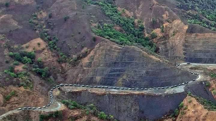 (မင်းတပ် - မတူပီ လမ်းမကြီးပေါ်တွင် ဖြတ်သန်းနေသော စစ်ကောင်စီယာဉ်တန်းအား ၂၀၂၂ မေလ ၆ရက်က တွေ့ရစဉ်။ ဓာတ်ပုံ - HKL Mindat)