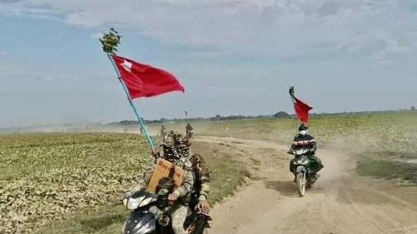 (စစ်ဆင်ရေးသွားရောက်နေသည့် Myaung Union Army အဖွဲ့ ရဲဘော်များအား တွေ့ရစဉ်။ ဓာတ်ပုံ - MUA)