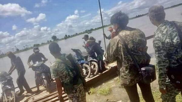 (Royal Tiger Guerilla Force အဖွဲ့ဝင်ရဲဘော်များအား တွေ့ရစဉ်။ ဓာတ်ပုံ-RTGF)