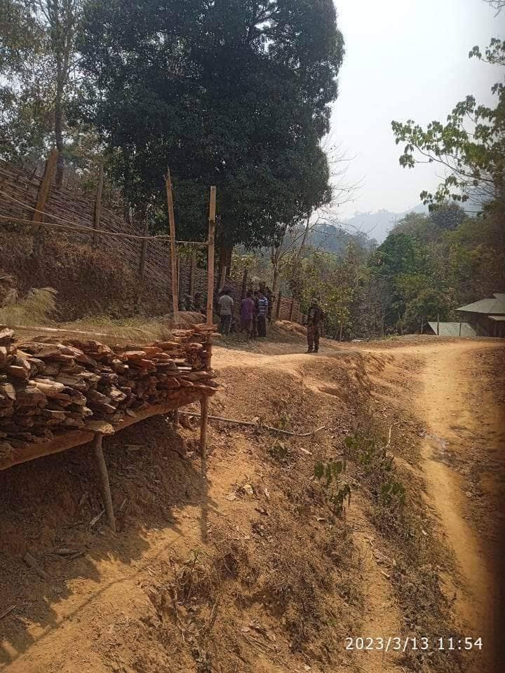 (အန္ဒိယနိုင်ငံမှ အာသန်ရိုင်ဖယ်တပ်ဖွဲ့ဝင်များ ပလက်ဝမြို့နယ်၊ ​ရွှေလိုက်ဝါ အတွင်းဝင်​ရောက်လာစဥ်။ဓါတ်ပုံ-CJ)