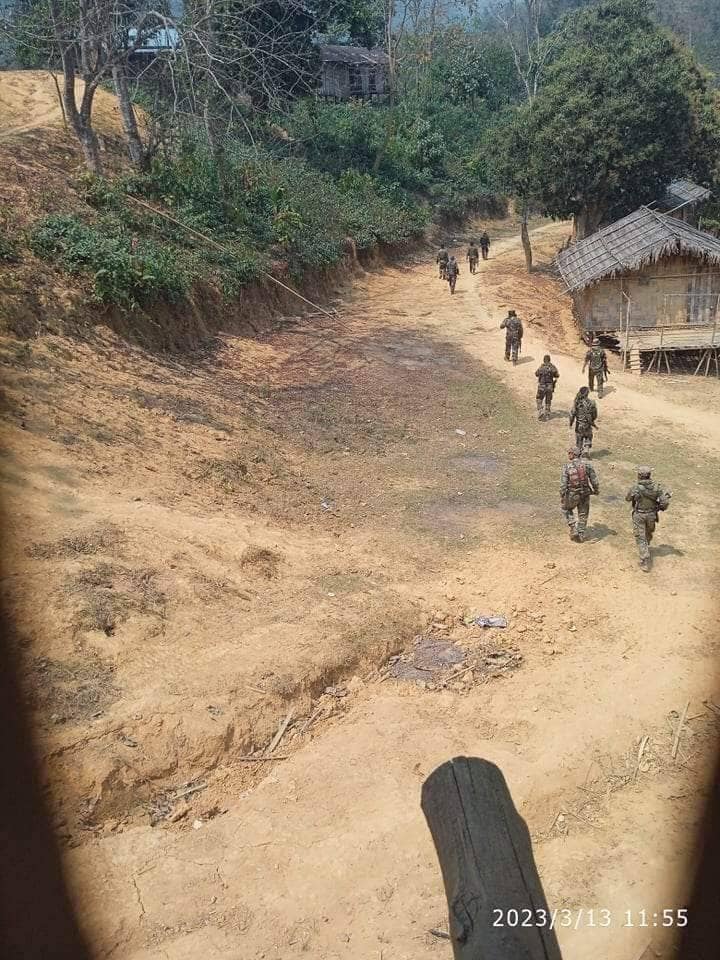 (အန္ဒိယနိုင်ငံမှ အာသန်ရိုင်ဖယ်တပ်ဖွဲ့ဝင်များ ပလက်ဝမြို့နယ်၊ ​ရွှေလိုက်ဝါ အတွင်းဝင်​ရောက်လာစဥ်။ဓါတ်ပုံ-CJ)