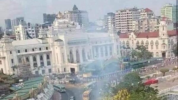 (ယမန်နှစ်က စစ်ကောင်စီ​၏ ရန်ကုန်မြို့တော်မဏ္ဏပ်အနီး ဖောက်ခွဲသတိပေးမှုပြုလုပ်စဉ်။ ဓာတ်ပုံ - CJ)
