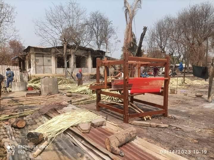 (လှူဒါန်းထားသော လက်ရက်ကန်းစင်များအား တွေ့ရစဉ်။ ဓာတ်ပုံ-S&C)