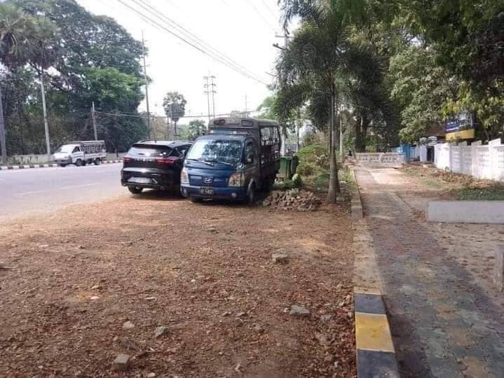 (လှည်းကူးတရားရုံးရှေ့ ဗုံးပေါက်ကွဲမှု ဖြစ်ပွားပြီးနောက် တွေ့ရစဥ်။ ။ဓာတ်ပုံ - CJ)