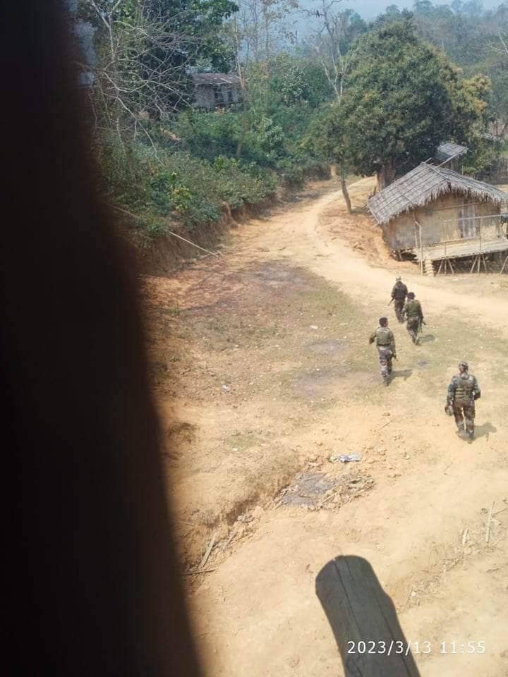 (အန္ဒိယနိုင်ငံမှ အာသန်ရိုင်ဖယ်တပ်ဖွဲ့ဝင်များ ပလက်ဝမြို့နယ်၊ ​ရွှေလိုက်ဝါ အတွင်းဝင်​ရောက်လာစဥ်။ဓါတ်ပုံ-CJ)