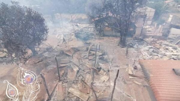စစ်ကောင်စီတပ်သားများ မီးရှို့သွားသည့် ထနောင်းတောတောင်ရွာရှိ ပြည်သူ့နေအိမ်များအား တွေ့ရစဉ်။ ဓာတ်ပုံ- စွမ်းလင်းထက်၊ မုံရွာ-အမြင့်လမ်းသတင်းမှန်ပြန်ကြားရေး
