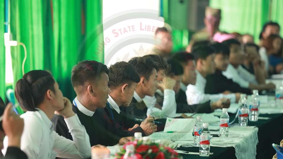 (တအာင်းနိုင်ငံရေးအတိုင်ပင်ခံကော်မတီ(TPCC)က ဦးဆောင်ကျင်းပသော တအာင်းပြည်နယ်ဖွဲ့စည်းပုံအခြေခံ ဥပဒေတတိယမူကြမ်းဆွေးနွေးပွဲပြုလုပ်​နေစဥ်။ ဓါတ်ပုံ-TNLA ပြန်ကြား​ရေး)