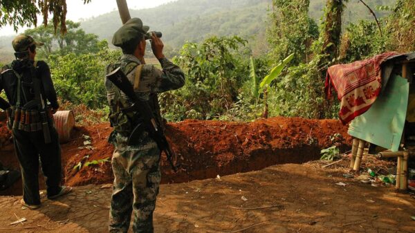 (ကချင်လွတ်မြောက်ရေးတပ်မတော် (KIA) တပ်ဖွဲ့ဝင်တချို့ကို ၂၀၂၁ မေလ ၁၂ ရက်က တွေ့ရစဉ်။ဓာတ်ပုံ - AFP)