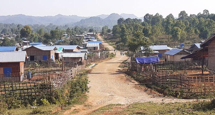 (ရှမ်းပြည်နယ်မြောက်ပိုင်း ကွတ်ခိုင်ဒေသအတွင်းရှိ စစ်ရှောင်စခန်းများမှ နေအိမ်များအား တွေ့ရစဉ်။ ဓာတ်ပုံ - Kachin News)