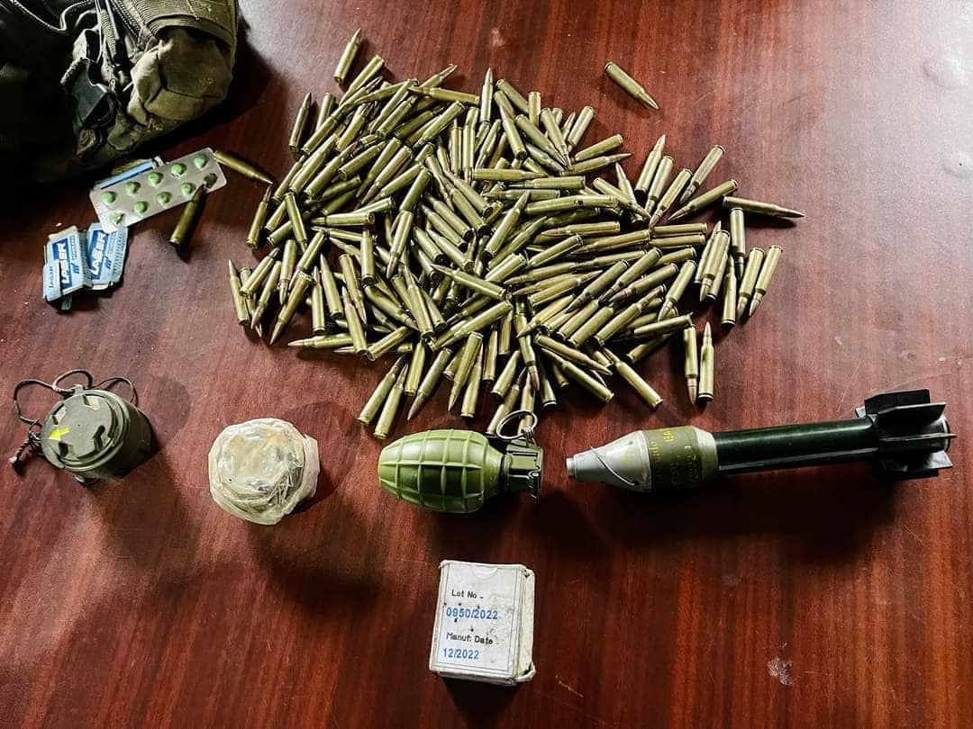(စစ်ကောင်စီယာဉ်တန်းတိုက်ခိုက်ပြီးနောက် သိမ်းဆည်းရမိသော ခဲယမ်းများနှင့် CNDFမှ ရဲဘော်များအား တွေ့ရစဉ်)
