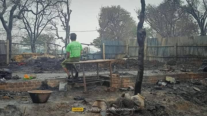(စစ်တပ်က မတ် ၁၇ ရက်တွင်မီးရှို့ဖျက်ဆီးခဲ့​သော ဝက်လက်မြို့နယ်၊ သမ္မာရိုးစံပြကျေးရွာနှင့် မတ် ၁၅ ရက်ကမီးရှို့ဖျက်ဆီးခဲ့​သည့် မုံရွာမြို့နယ် ထ​နောင်​တော​တောင်ရွာ တို့ကို​တွေ့ရစဥ်။ ။ဓါတ်ပုံ-ဝက်လက်မြို့နယ်လူထုသပိတ်တိုက်ပွဲဦးဆောင်ကော်မတီ၊ -စွမ်းလင်းထက်နှင့် မုံရွာ-အမြင့်လမ်းသတင်းမှန်ပြန်ကြားရေး အဖွဲ့သားများ)