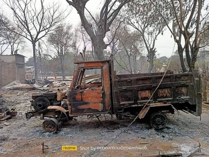 (စစ်တပ်က မတ် ၁၇ ရက်တွင်မီးရှို့ဖျက်ဆီးခဲ့​သော ဝက်လက်မြို့နယ်၊ သမ္မာရိုးစံပြကျေးရွာနှင့် မတ် ၁၅ ရက်ကမီးရှို့ဖျက်ဆီးခဲ့​သည့် မုံရွာမြို့နယ် ထ​နောင်​တော​တောင်ရွာ တို့ကို​တွေ့ရစဥ်။ ။ဓါတ်ပုံ-ဝက်လက်မြို့နယ်လူထုသပိတ်တိုက်ပွဲဦးဆောင်ကော်မတီ၊ -စွမ်းလင်းထက်နှင့် မုံရွာ-အမြင့်လမ်းသတင်းမှန်ပြန်ကြားရေး အဖွဲ့သားများ)