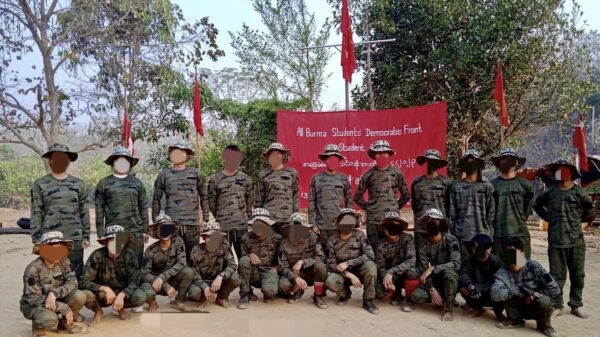 (ABSDF မှ ရဲဘော်များအား တွေ့ရစဉ်။ ဓာတ်ပုံ - ABSDF)