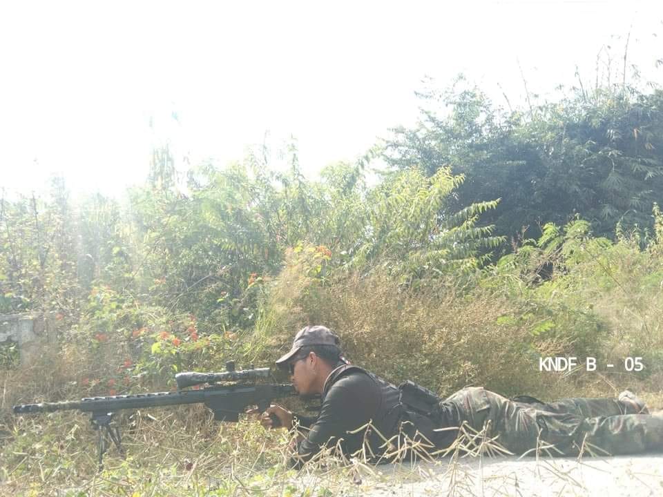 (KNDF မှတပ်ဖွဲ့ဝသ်တစ်ဦးတိုက်ပွဲဝင်နေစဥ်။ ဓါတ်ပုံ-KNDF B-05)