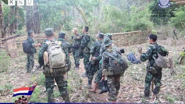 (KNUမှ တပ်သားများအား တွေ့ရစဉ်။ဓာတ်ပုံ - KNU)