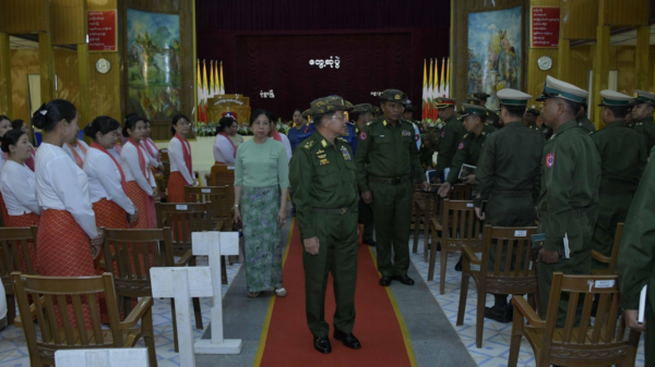 (အာဏာသိမ်းခေါင်းဆောင် မင်းအောင်လှိုင် မနခ၌ ရောက်ရှိတွေ့ဆုံနေစဥ်။ ဓာတ်ပုံ - cincds)