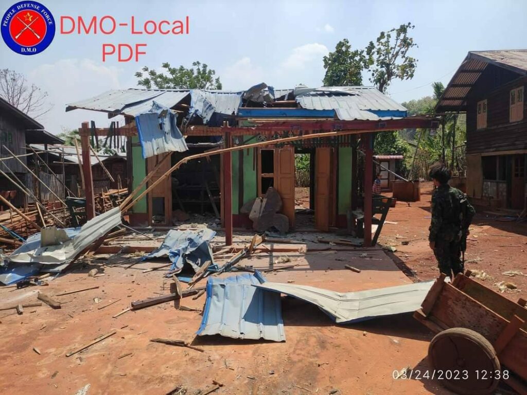 (စစ်တပ်က လက်နက်ကြီးဖြင့်ပစ်ခတ်၍ နေအိမ်အချို့ ပျက်စီးနေမှု ။ဓါတ်ပုံ- DMO-Local PDF)