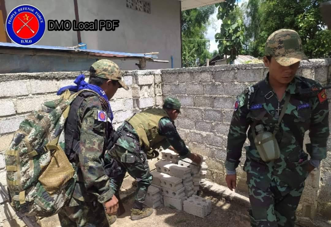 (ယနေ့ဖြစ်ပွားသော ဒီးမော့ဆိုမြို့နယ်တိုက်ပွဲအတွင်း တွေ့ရသော DMO local PDF တပ်ဖွဲ့ဝင်များ။ ဓာတ်ပုံ - DMO local PDF)