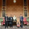 (ဝန်ကြီးဒေါက်တာဝင်းမြတ်အေး နှင့်အတူ UK NUG ကိုယ်စားလှယ်များအားတွေ့ရစဥ်။ ဓာတ်ပုံ - NUG Representatives Office - United Kingdom)